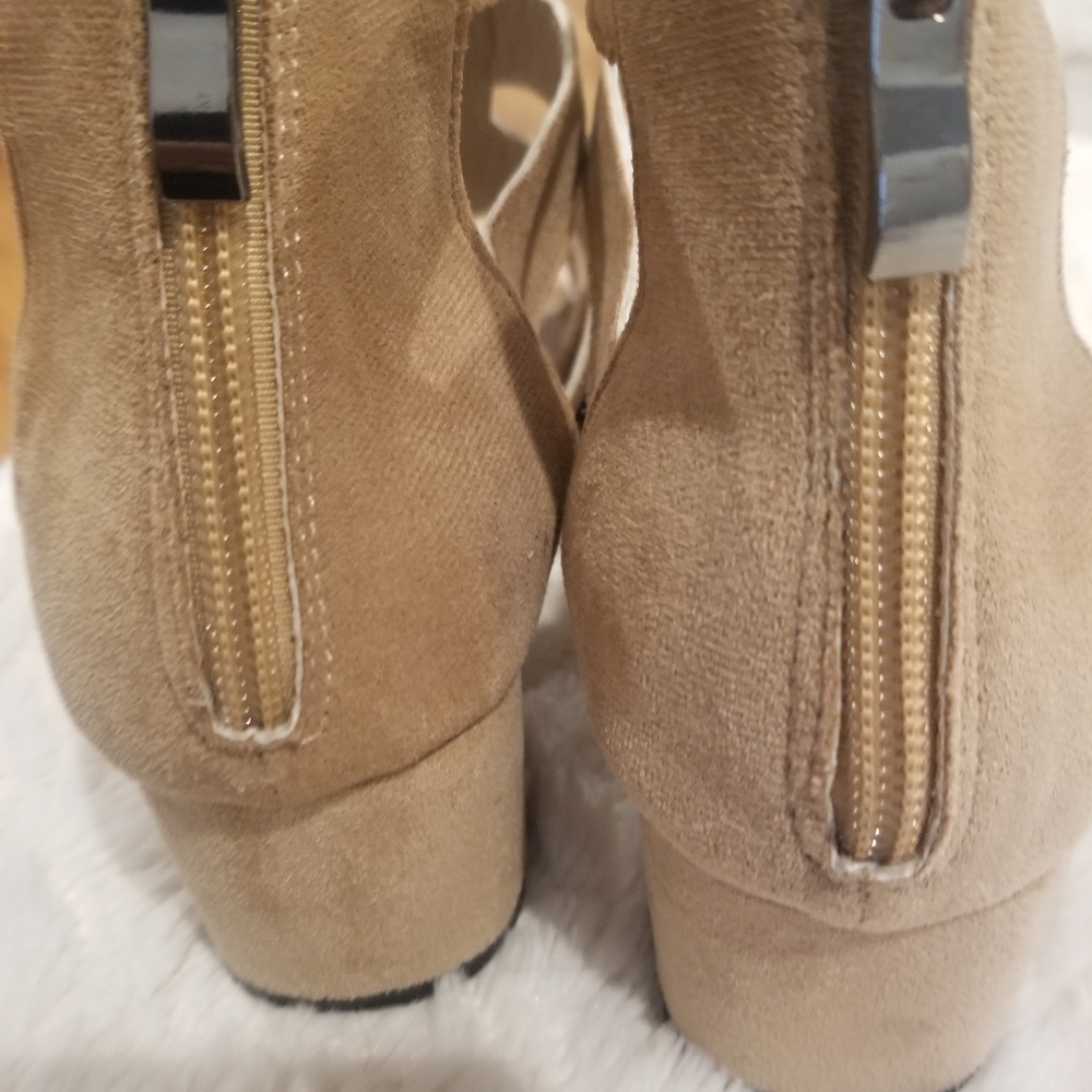 Shoes - Picture 3 of 4